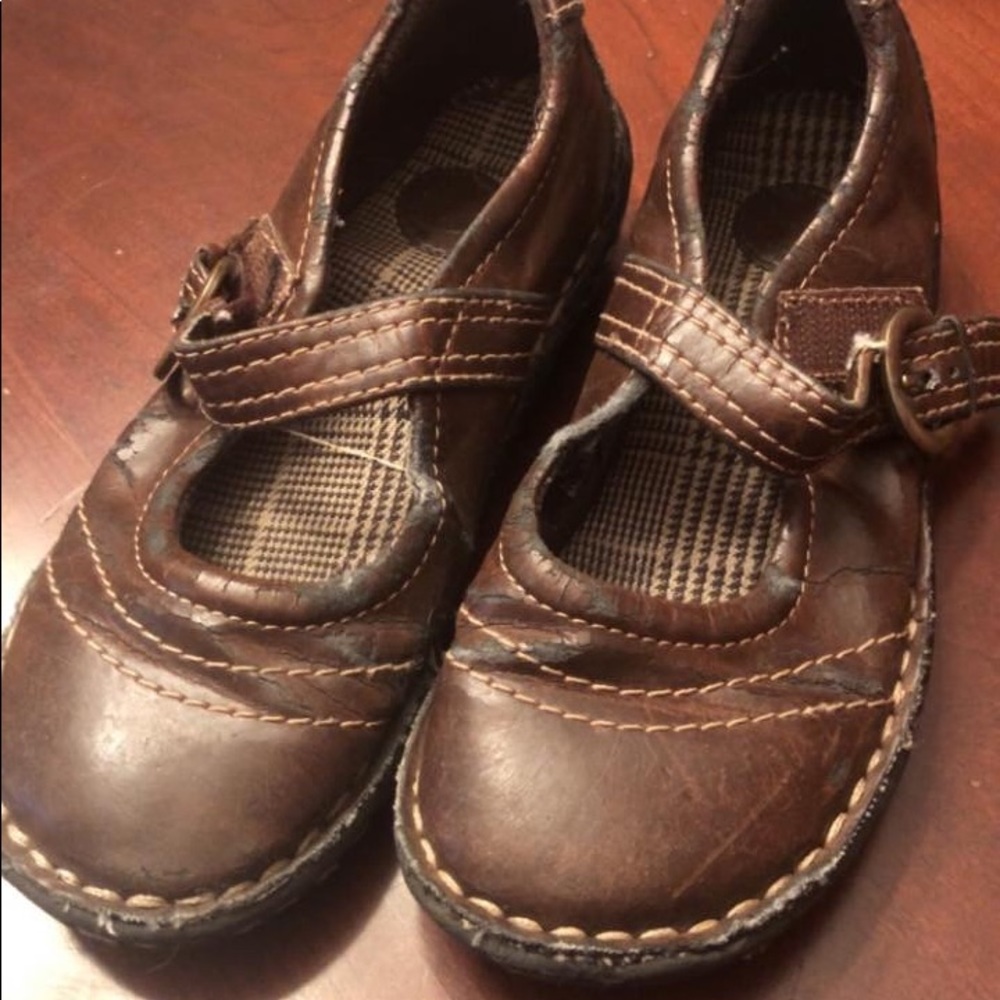 Brown casual mary jane shoe